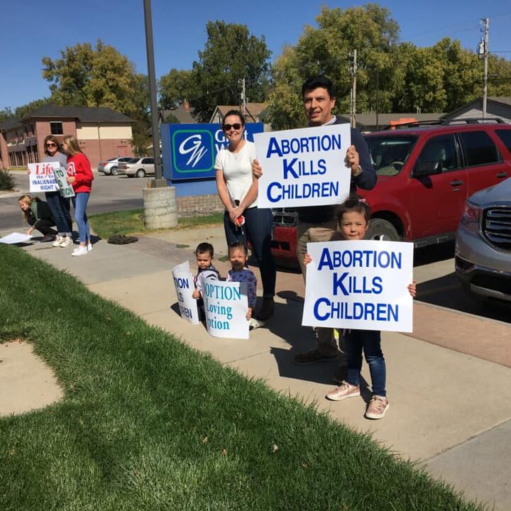 south central nebraska right to life stands at the life chain in hastings ne